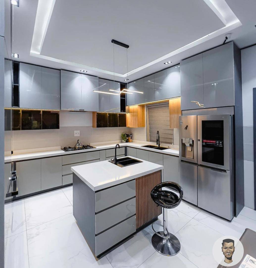 Kitchen cabinet